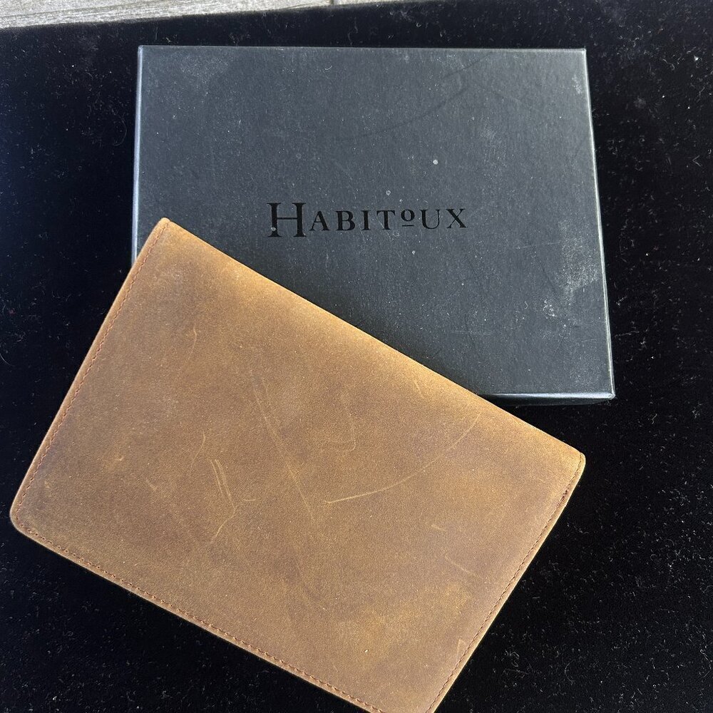 Habitoux Dark Brown Leather RFID Blocking BiFold Wallet NIB